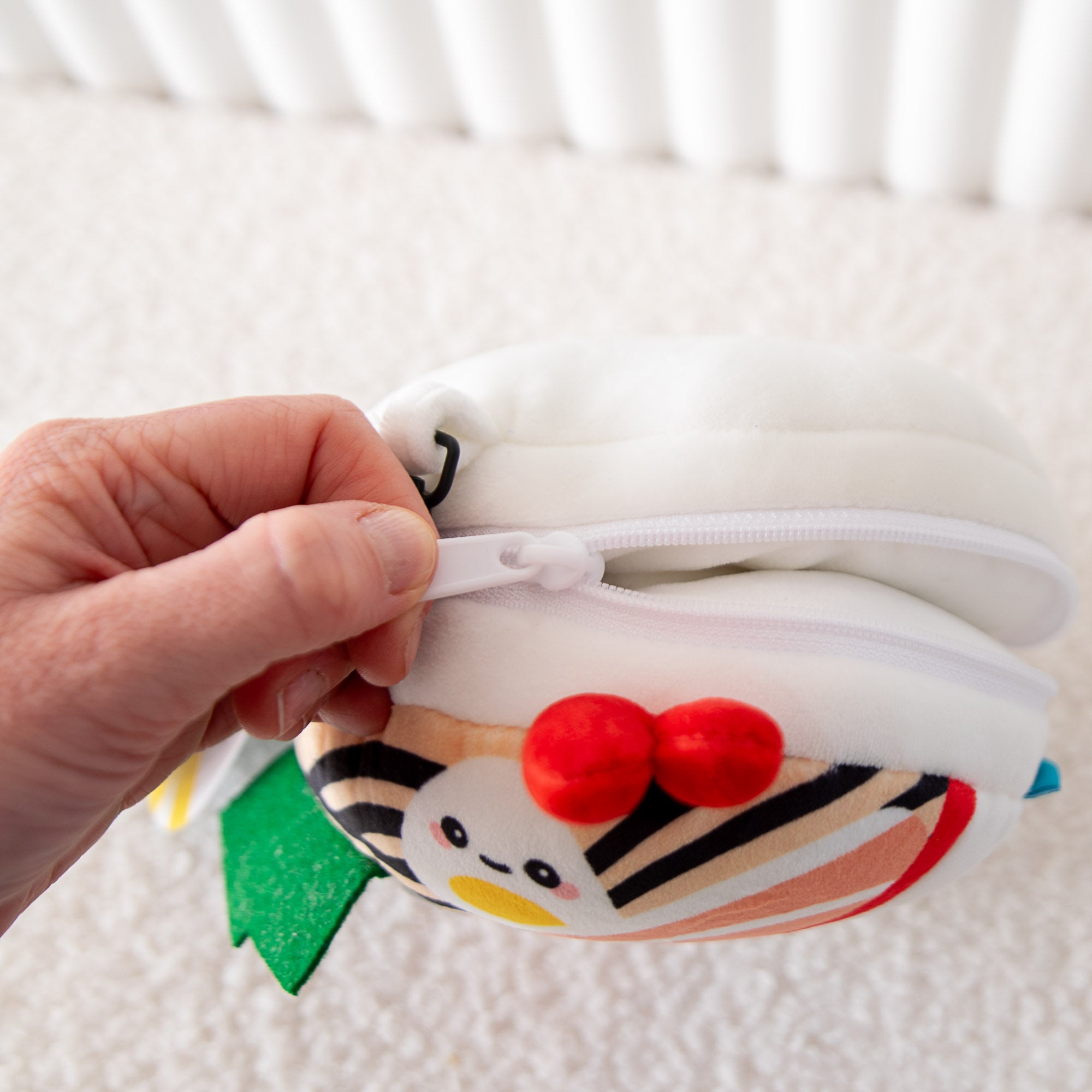 2-in-1 Reisekissen mit Maske – Ramen