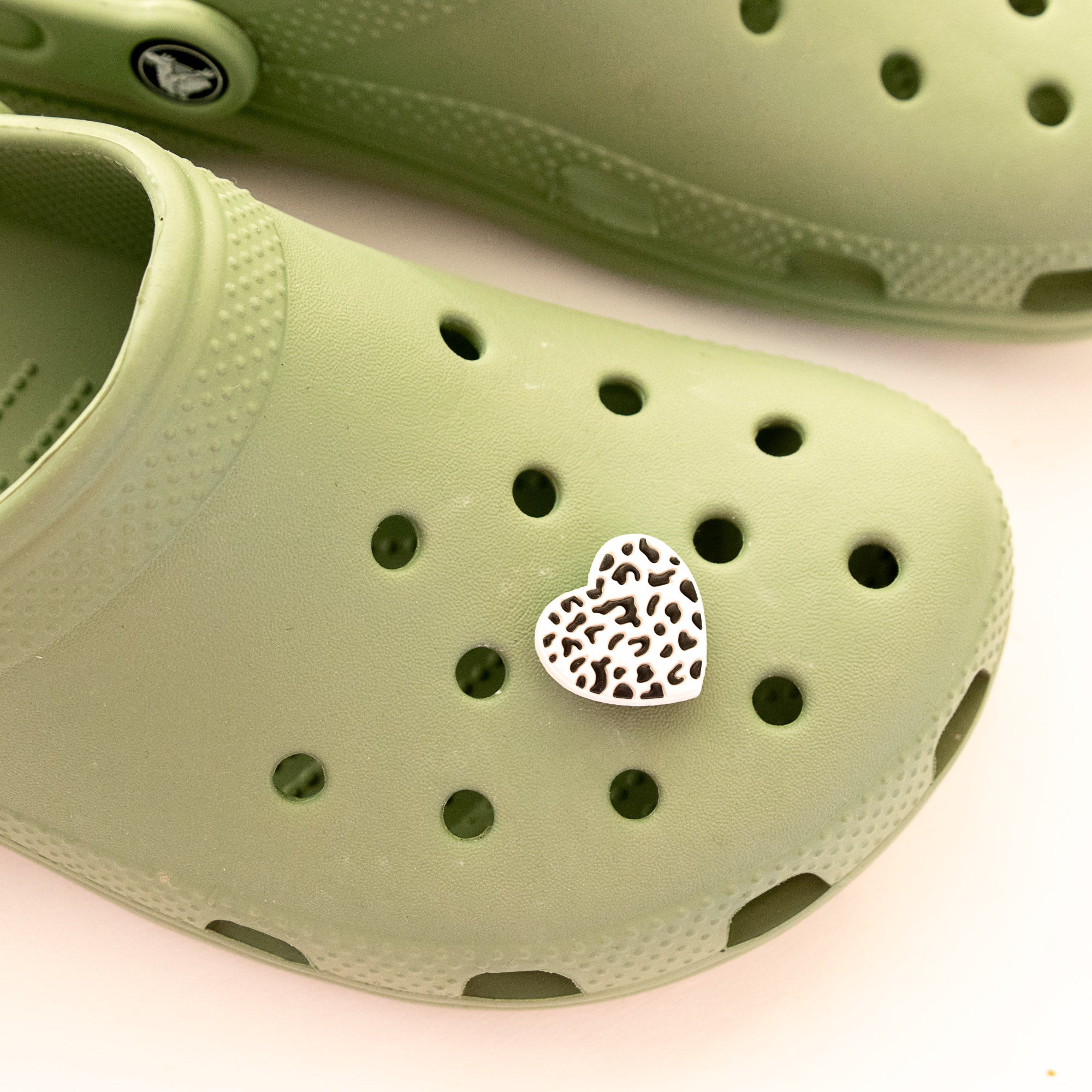 Accessoires pour Crocs Coeur Leopard Blanc & Noir