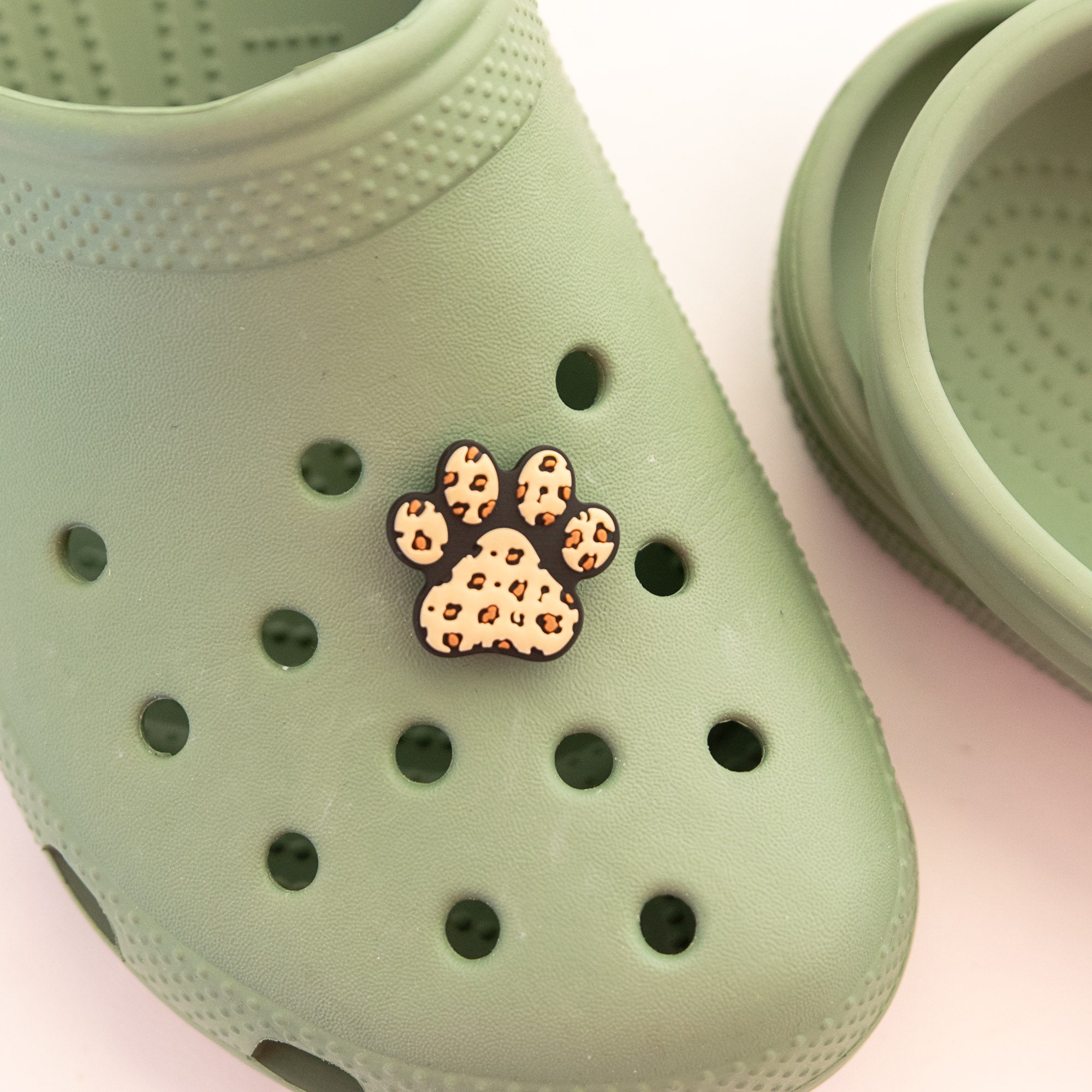 Accessoires pour Crocs Patte de Chat Léopard