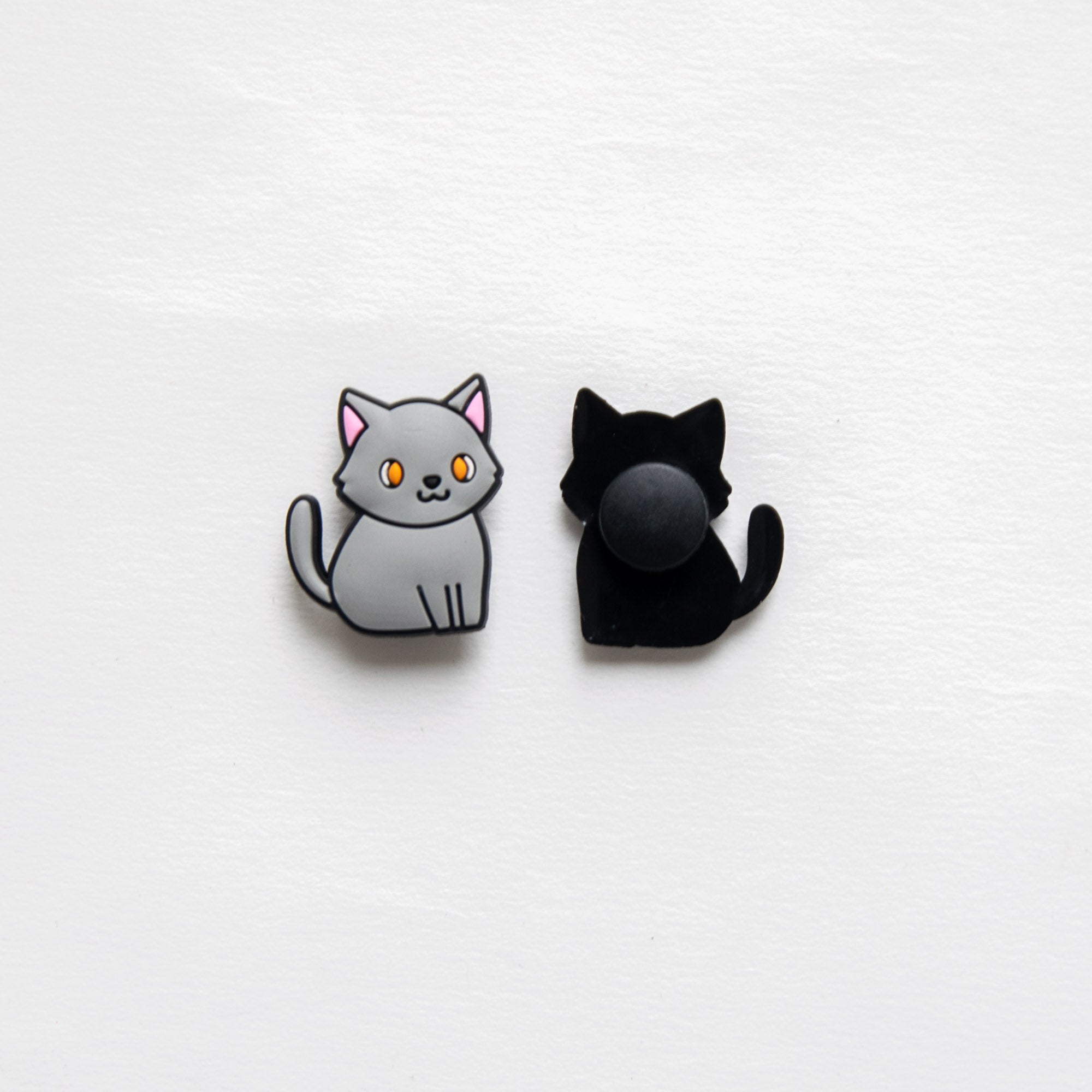 Accessoires pour Crocs Chat Gris Assis