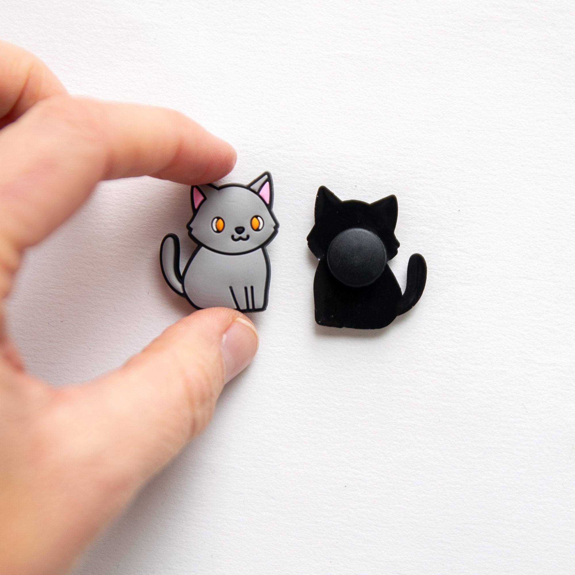 Accessoires pour Crocs Chat Gris Assis