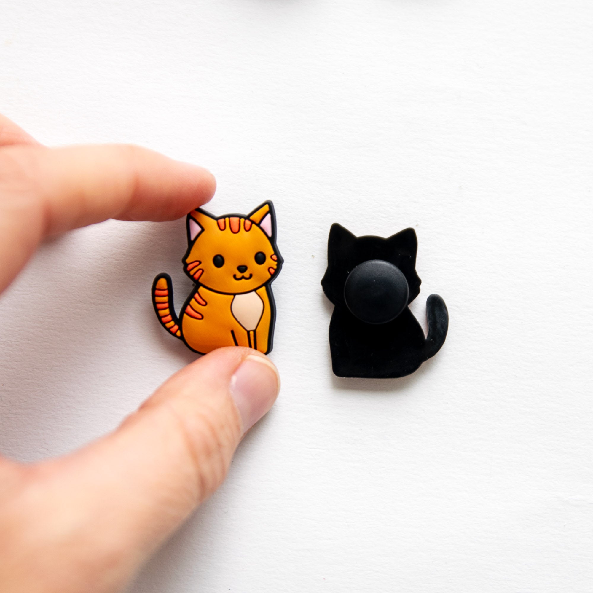 Accessoires pour Crocs Chat Roux Assis