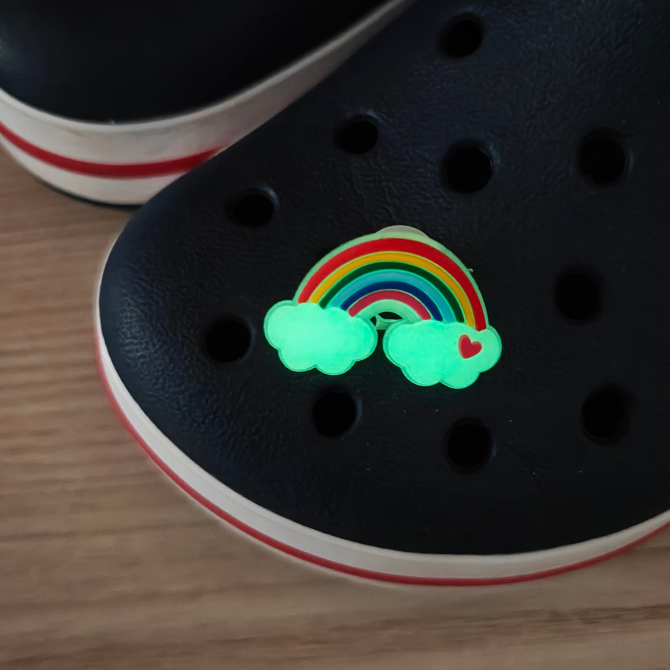 Accessoire Phosphorecent pour Crocs Arc-en-ciel & Coeur