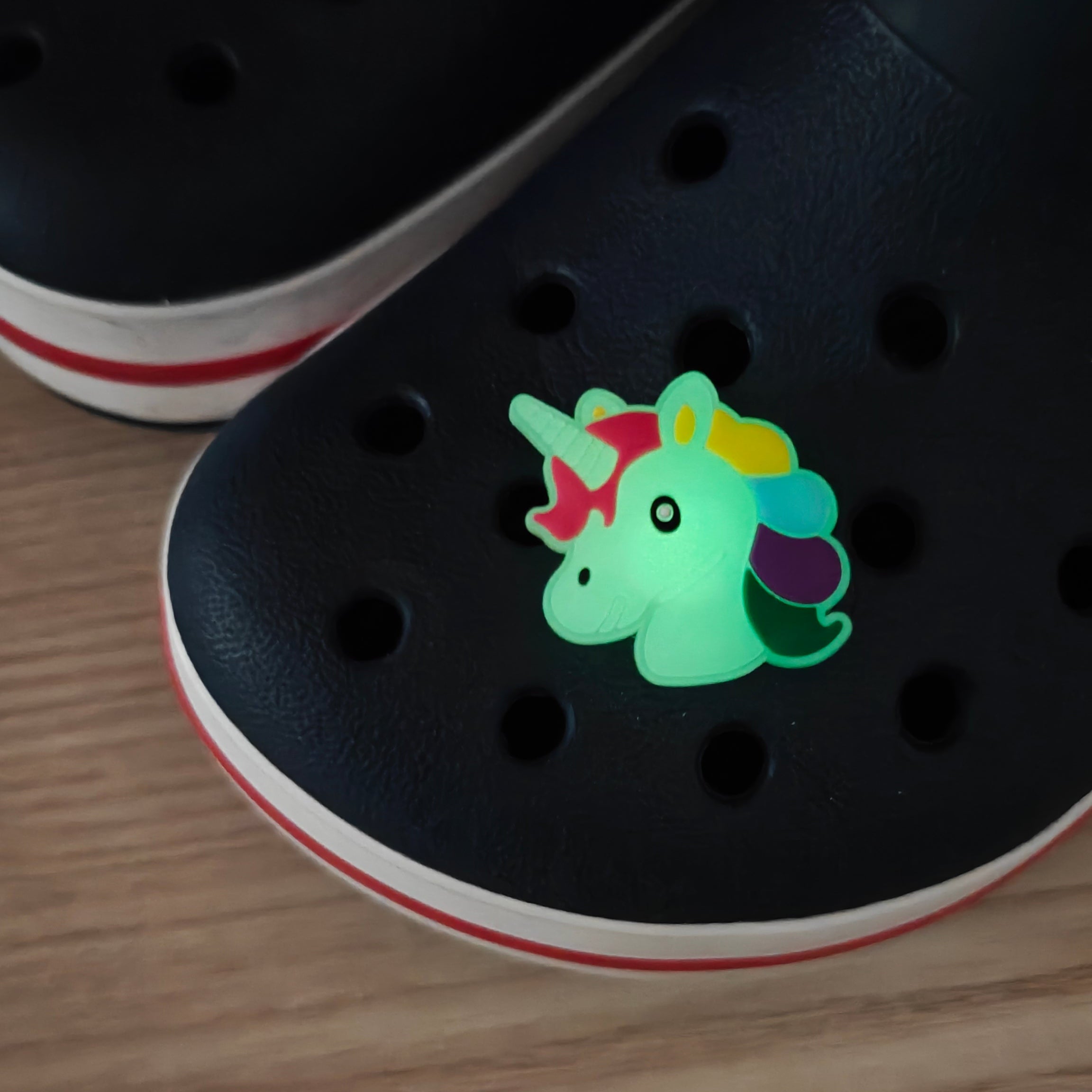 Accessoire pour Crocs Licorne de Profil Glow in the Dark