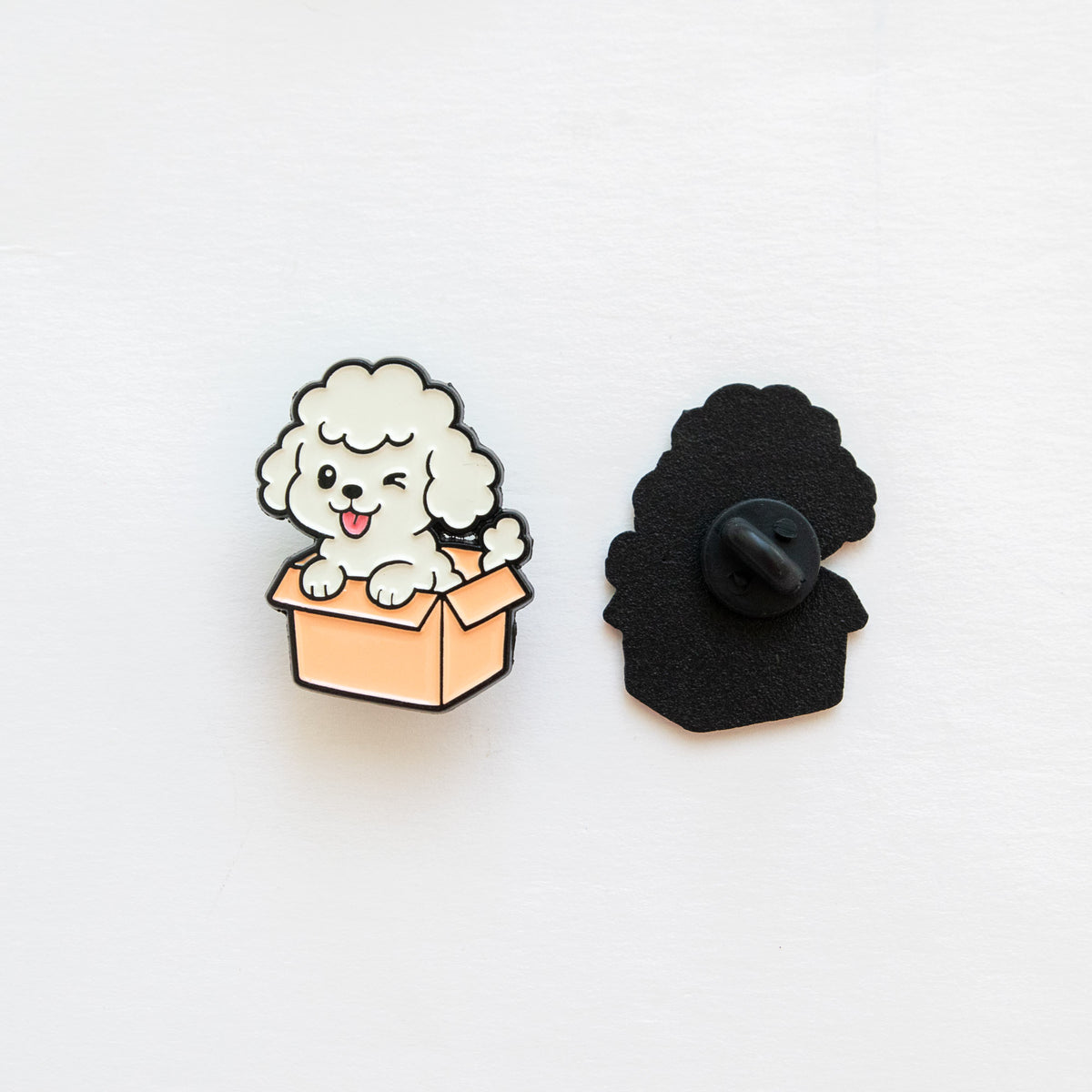 Pin's Caniche & Carton