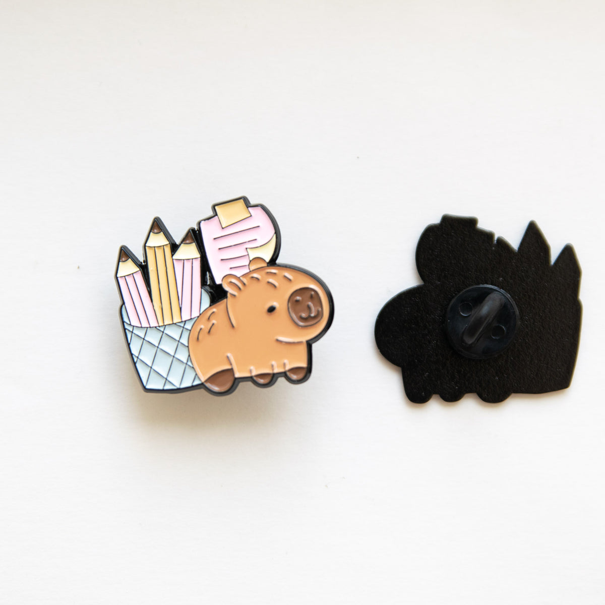 Pin's Capyabra à l'école