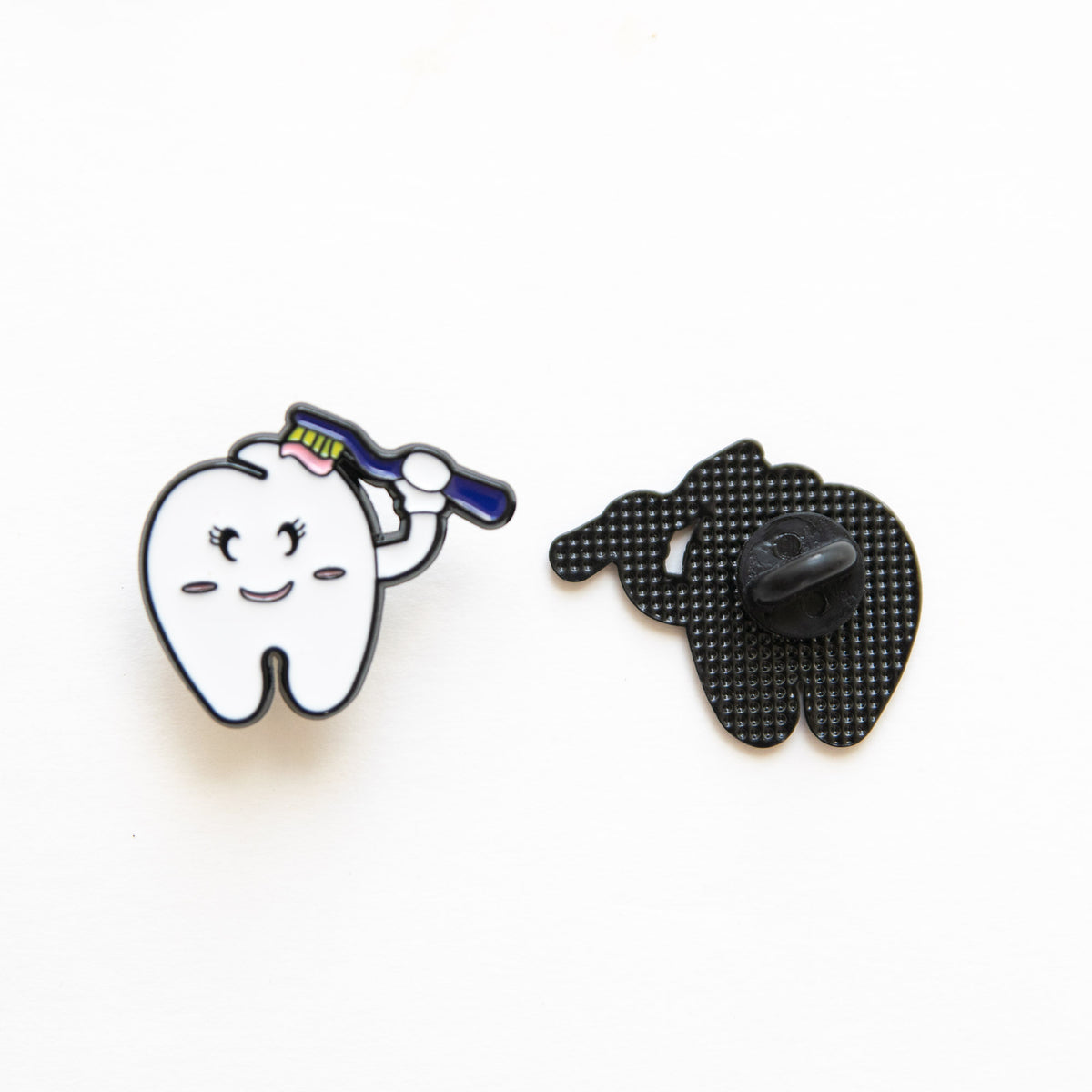 Pin's Dent qui se brosse la dent