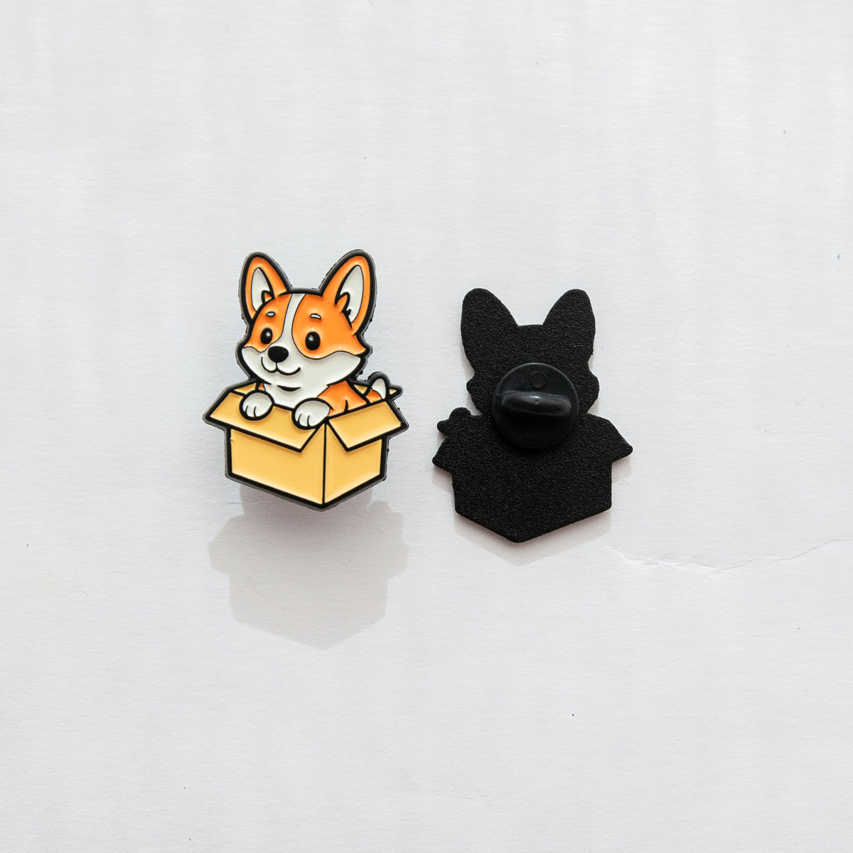 Pin's Corgi & Carton