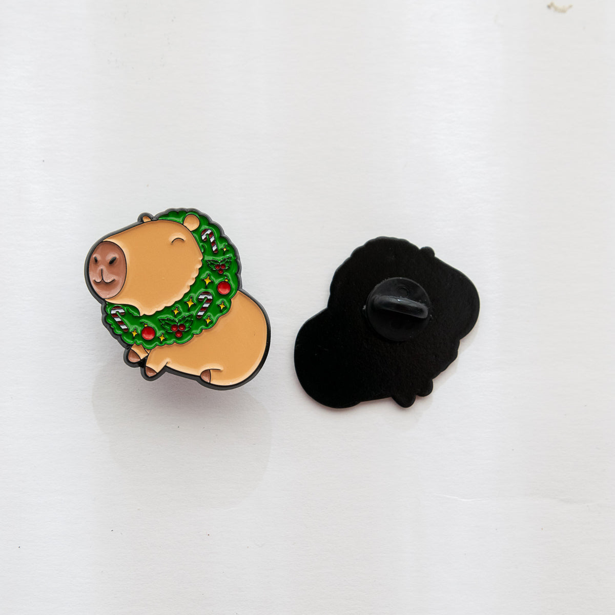 Pin's Capybara & Couronne de Noël