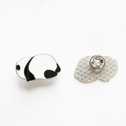 Pin's Panda allongé sur le ventre