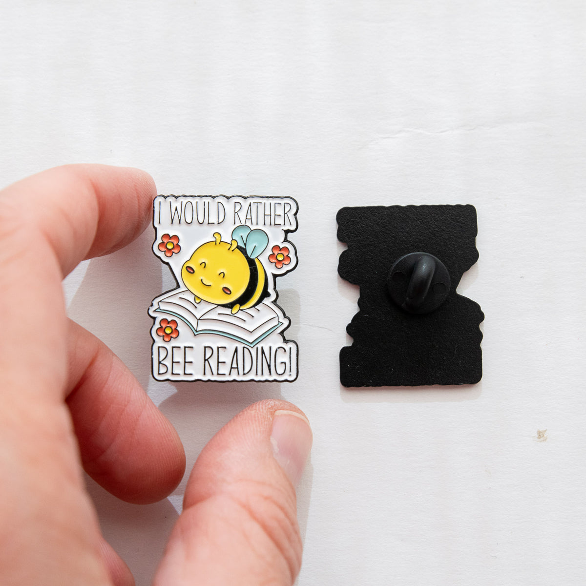 Pin's Message Abeille "I would rather bee reading"