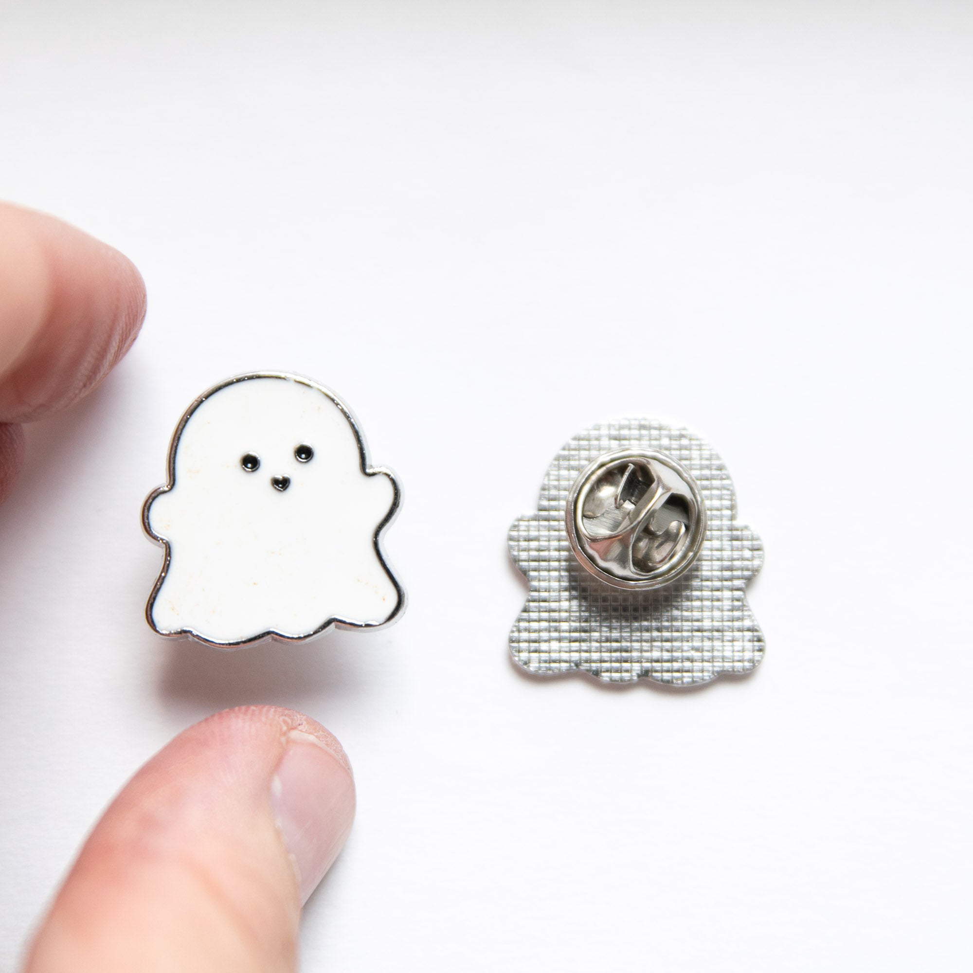 Pin's Fantôme Blanc