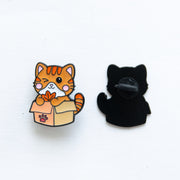 Pin's Chat Roux dans son carton