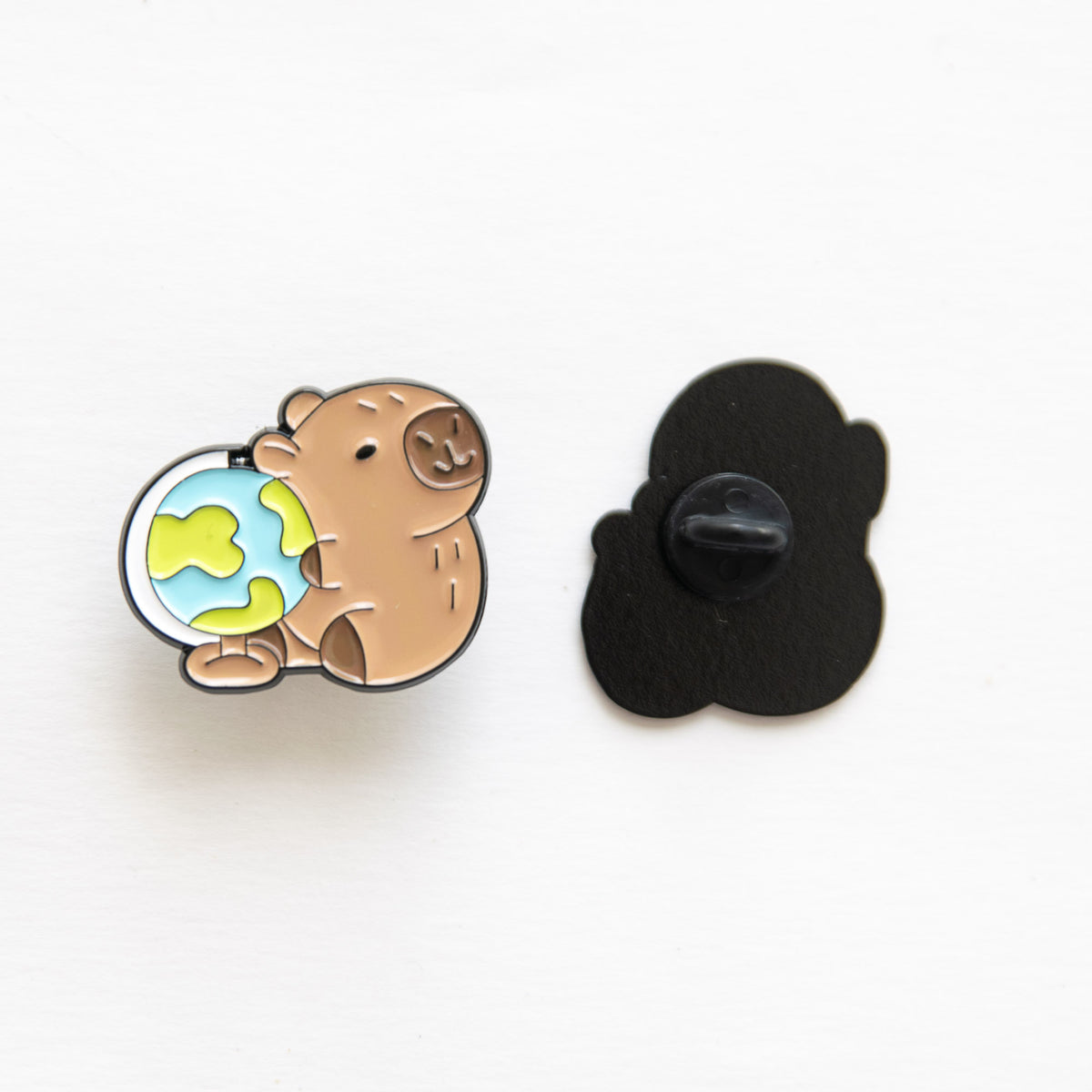 Pin's Capybara & Globe