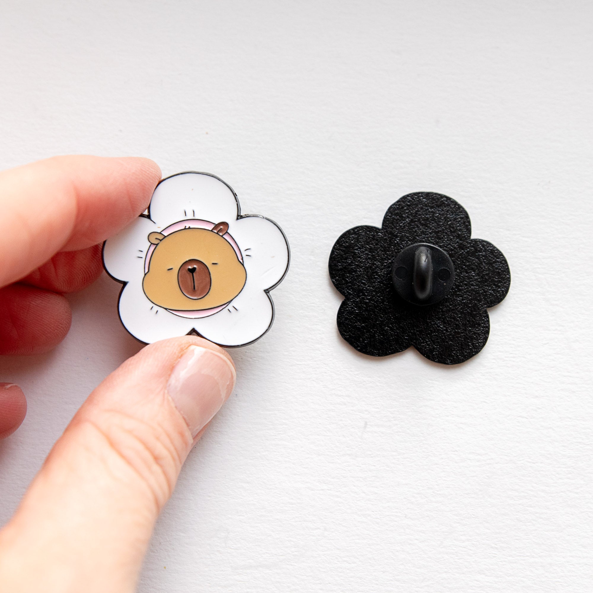 Pin's Capybara Fleurs