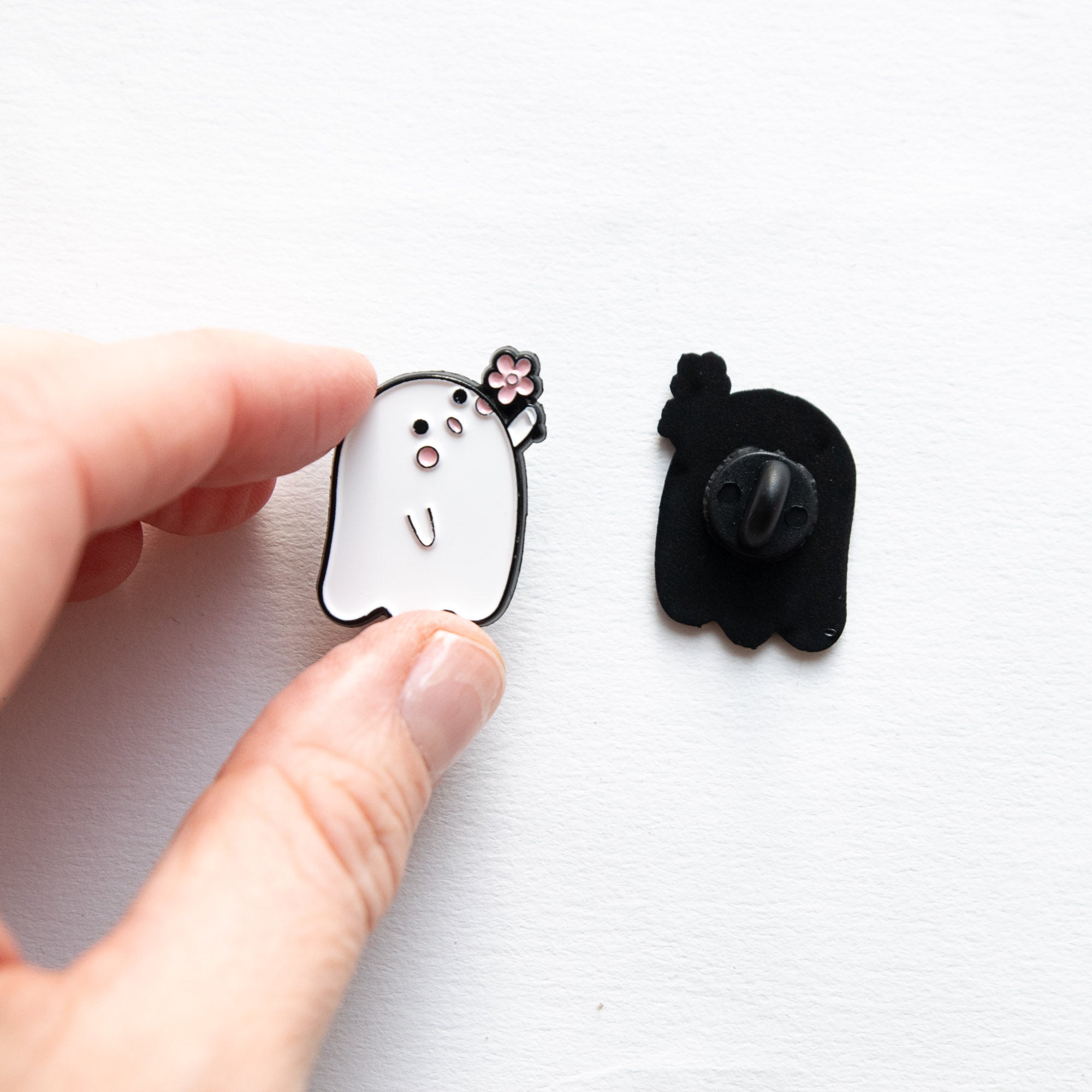 Pin's Fantôme Romantique & Fleur