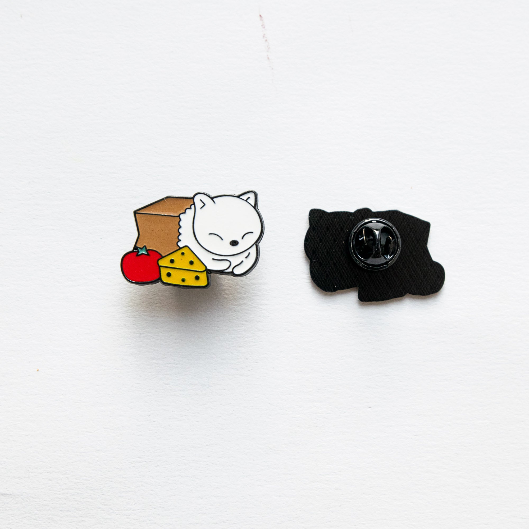 Pin's Chat dans un sac de course