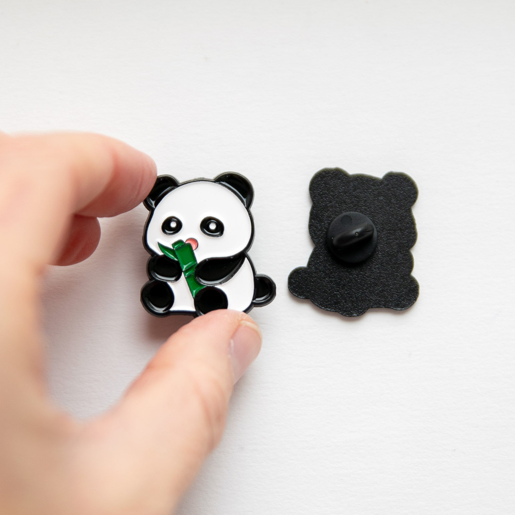 Pin's Panda Mangeur de Bambou