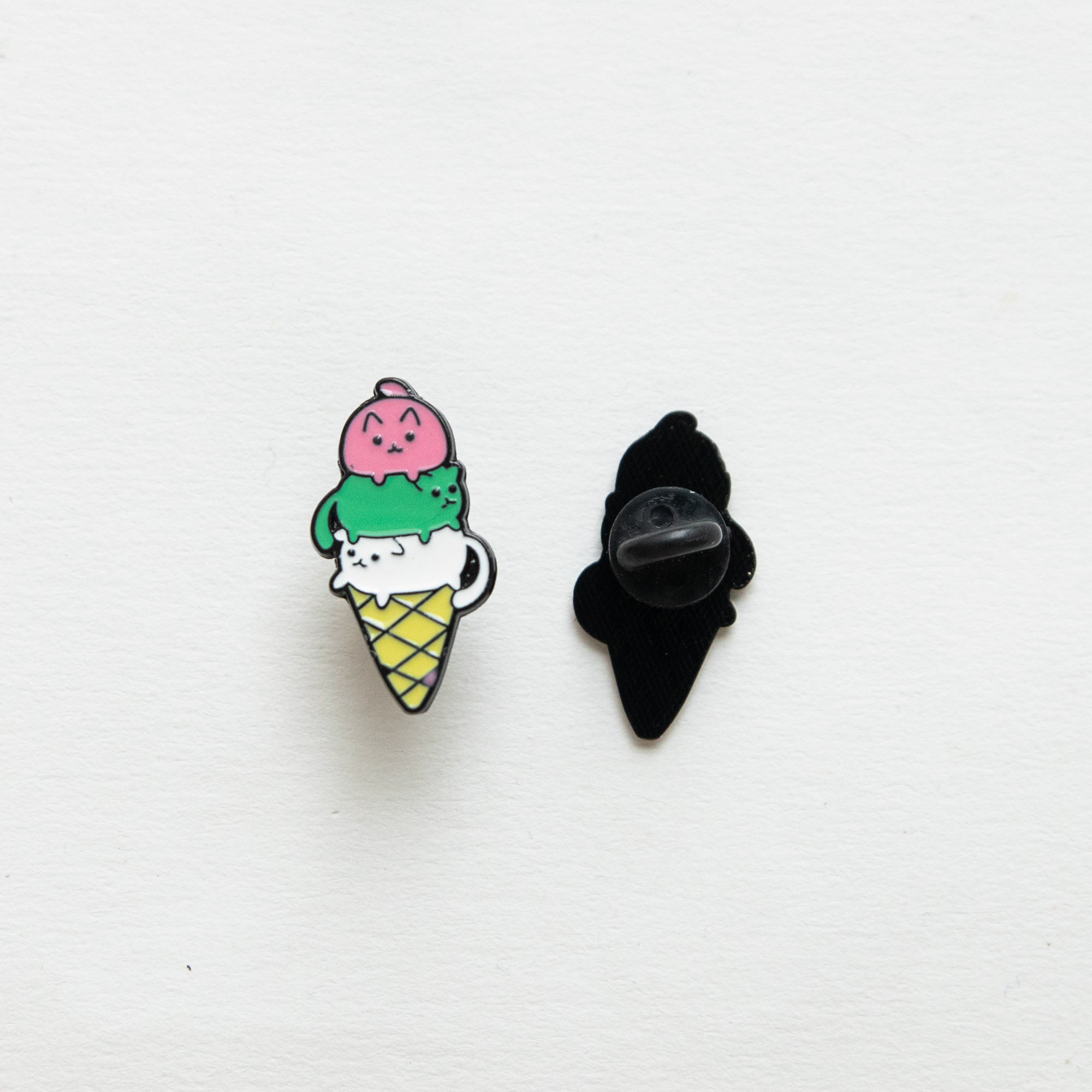 Pin's Cornet 3 Boules de Glaces Chat