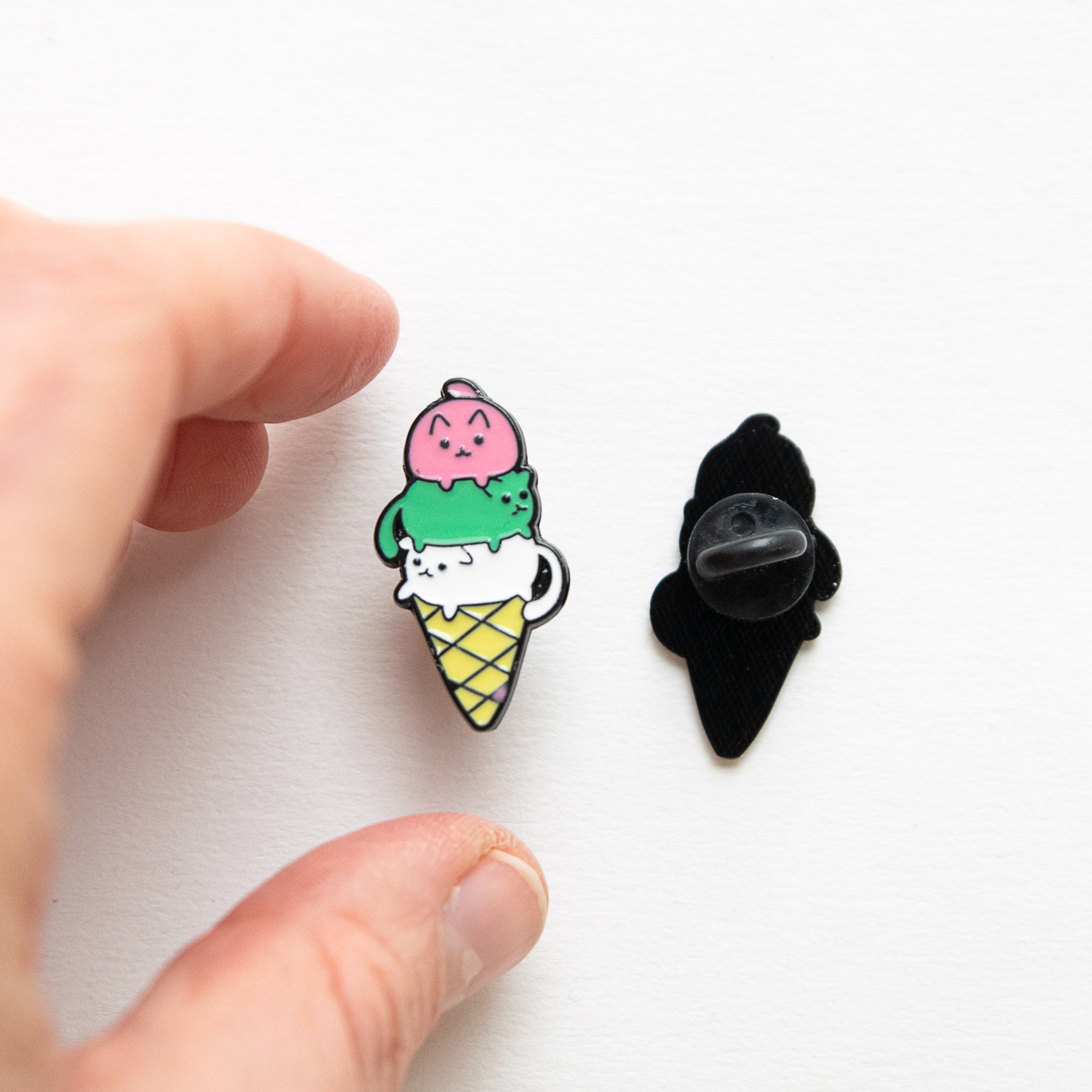 Pin's Cornet 3 Boules de Glaces Chat