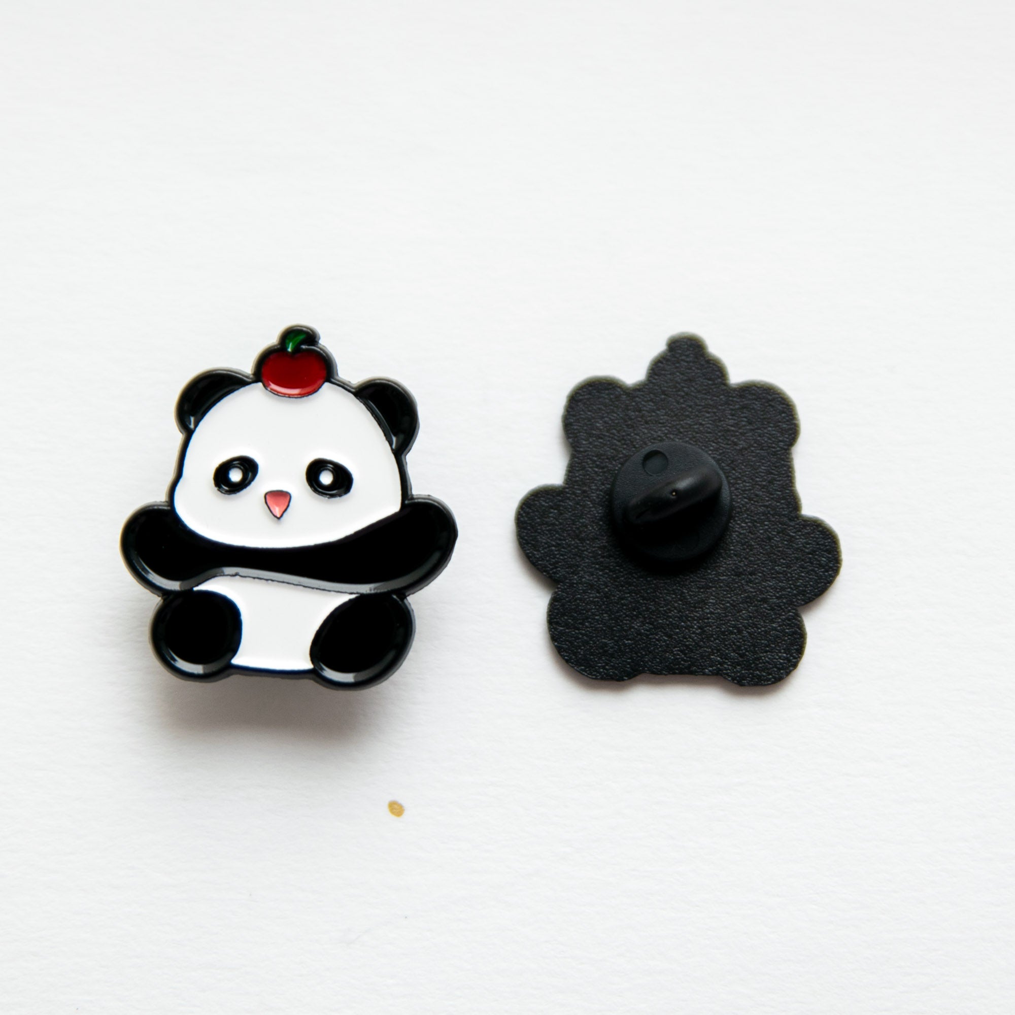 Pin's Panda Pomme sur la tête