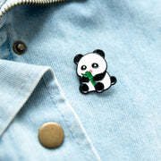 Pin's Panda Mangeur de Bambou