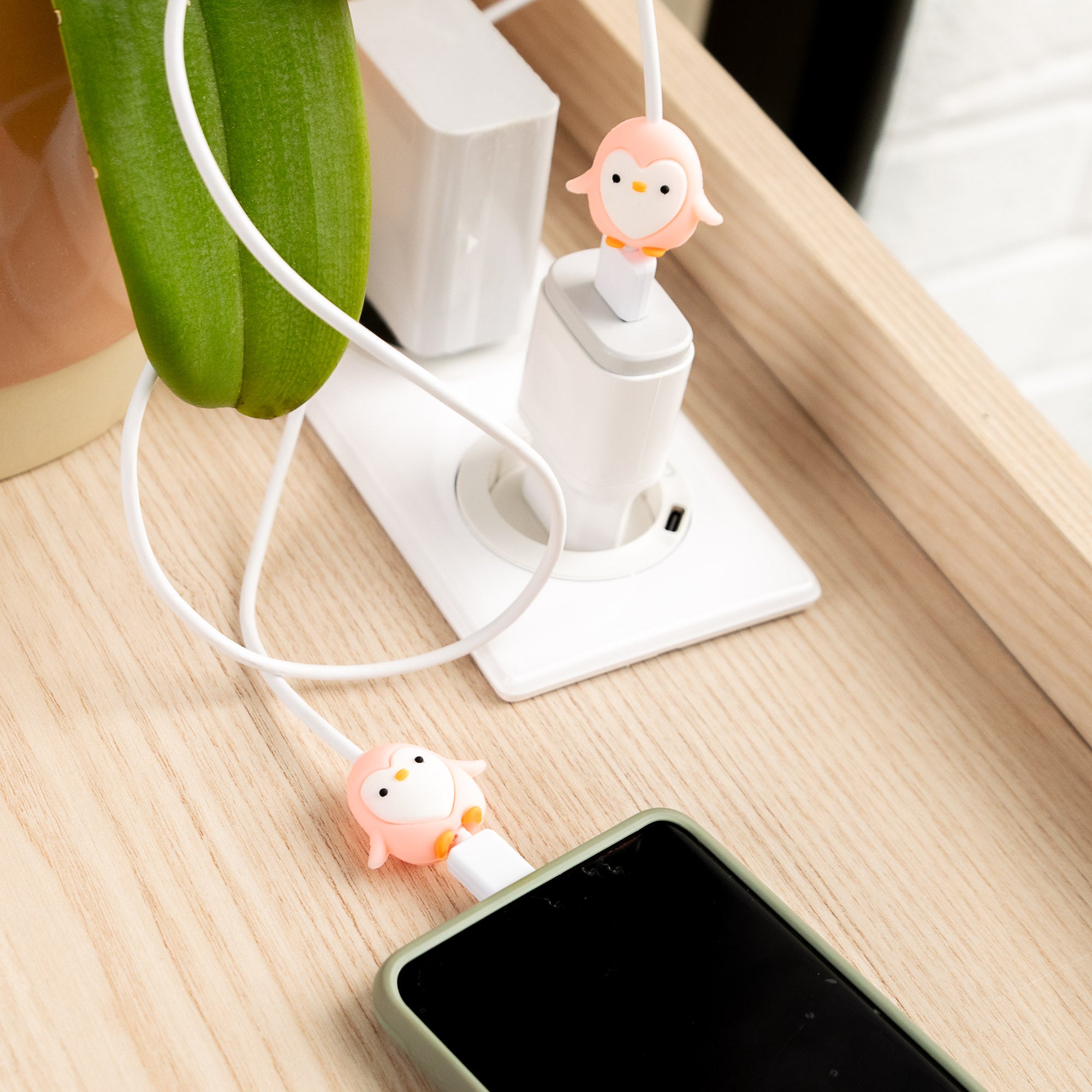 Kawaii Pinguin USB-Kabelschutz