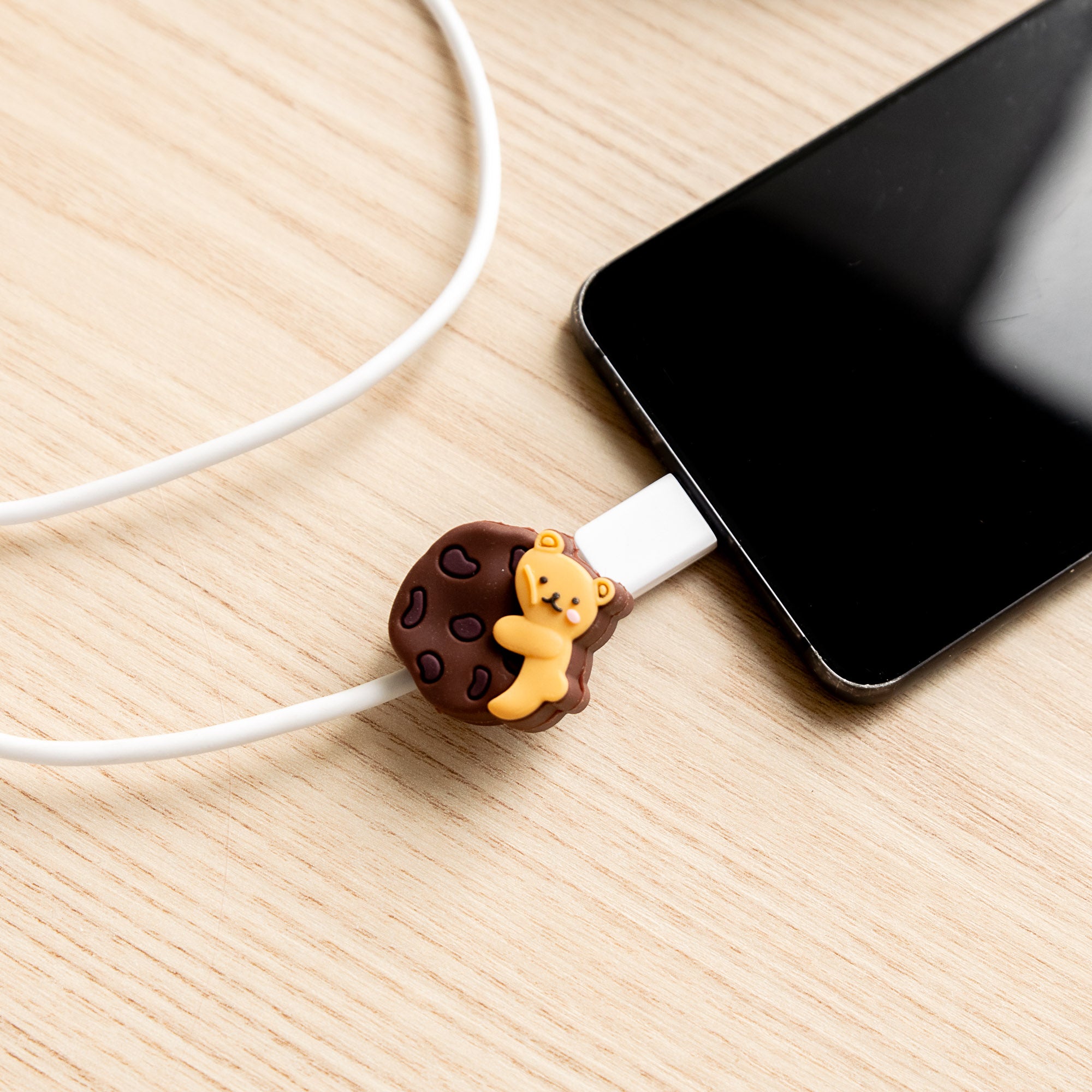 Kawaii USB-Kabelschutz mit Bär und Keks