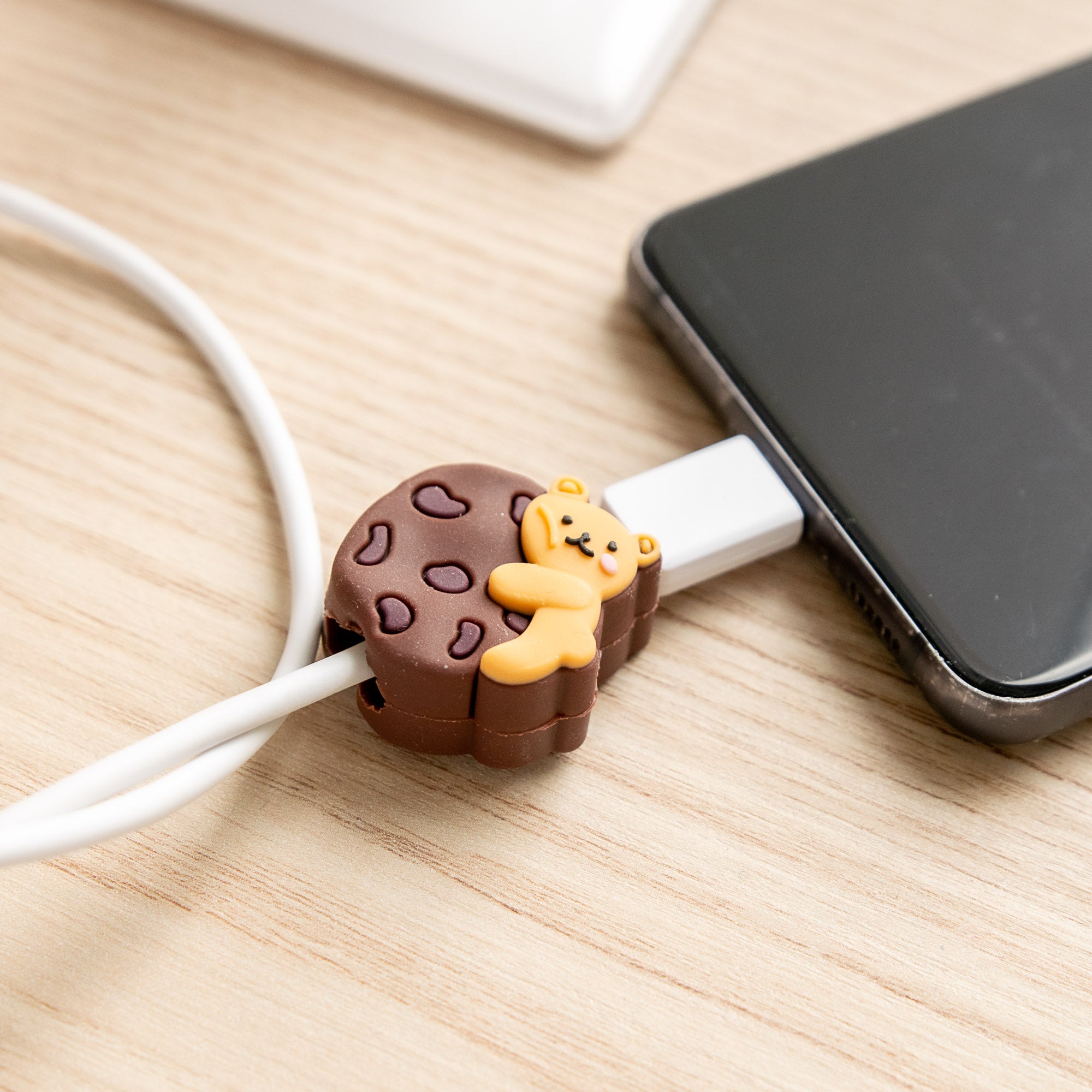 Kawaii USB-Kabelschutz mit Bär und Keks