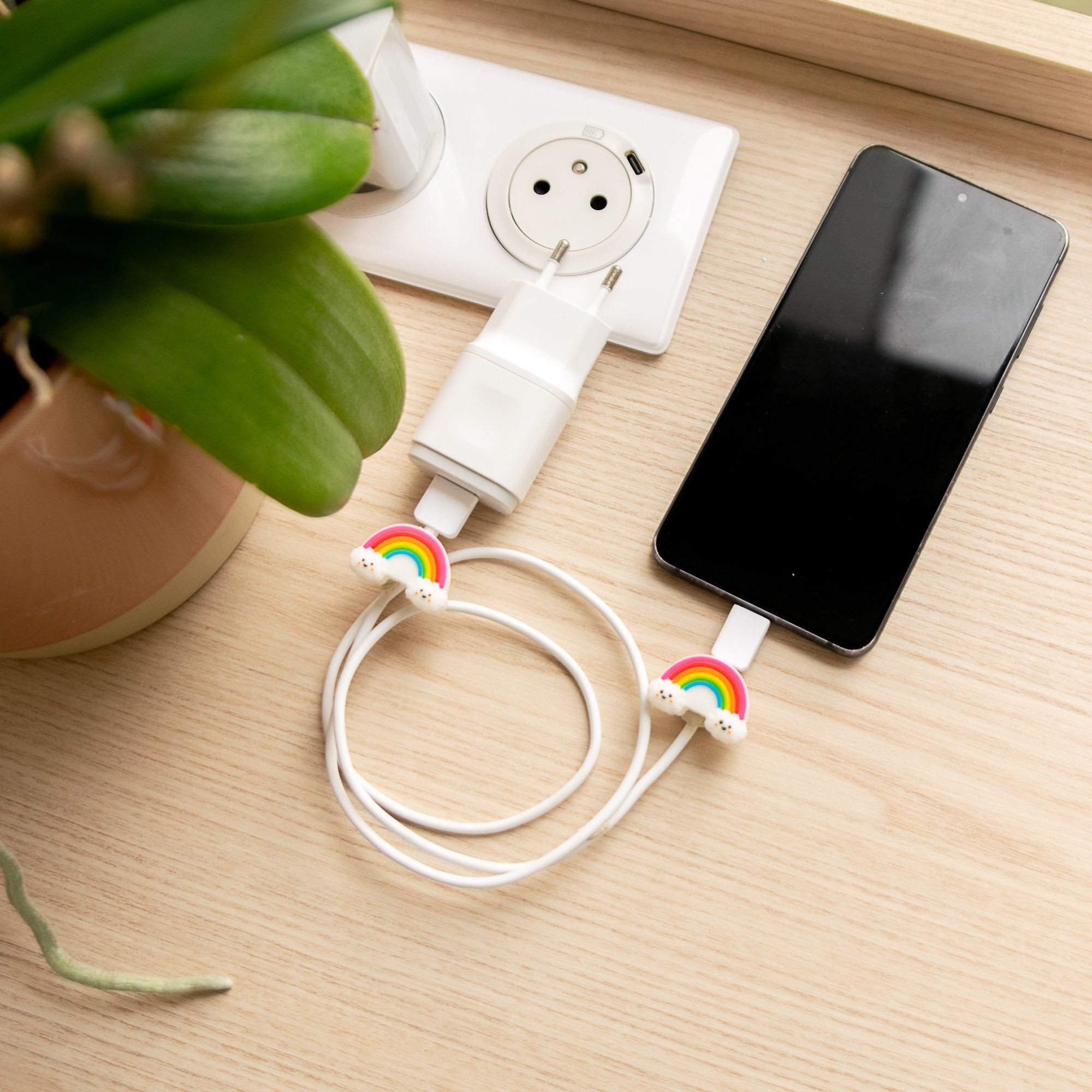 Kawaii Regenbogen USB-Kabelschutz