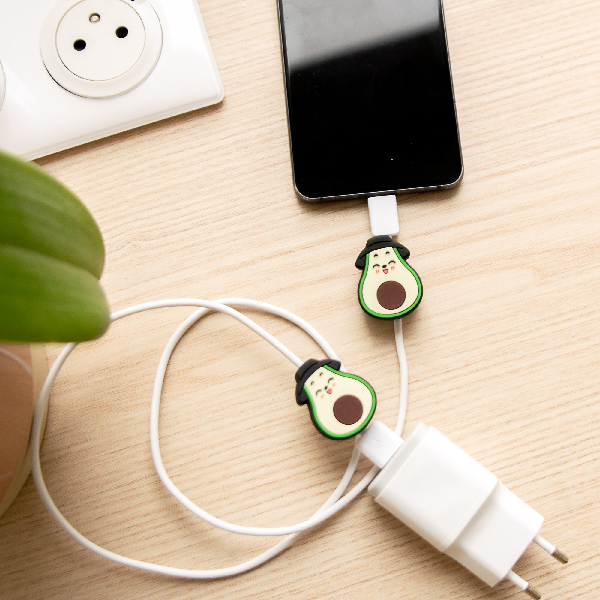Protège-câble Kawaii USB Avocat & Chapeau