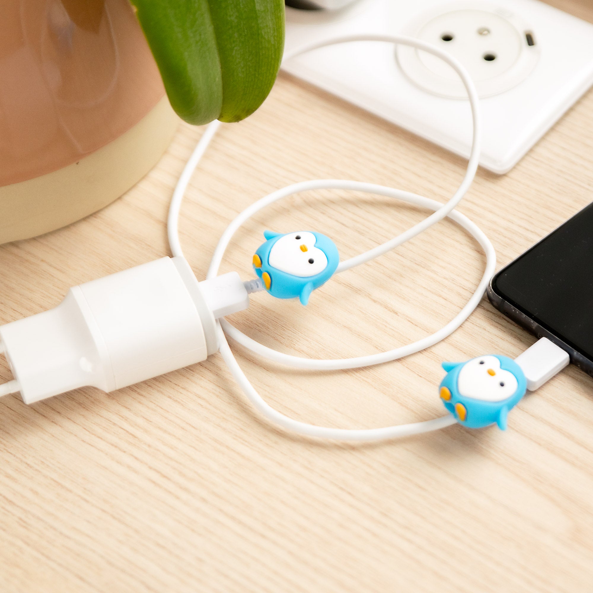 Kawaii Pinguin USB-Kabelschutz