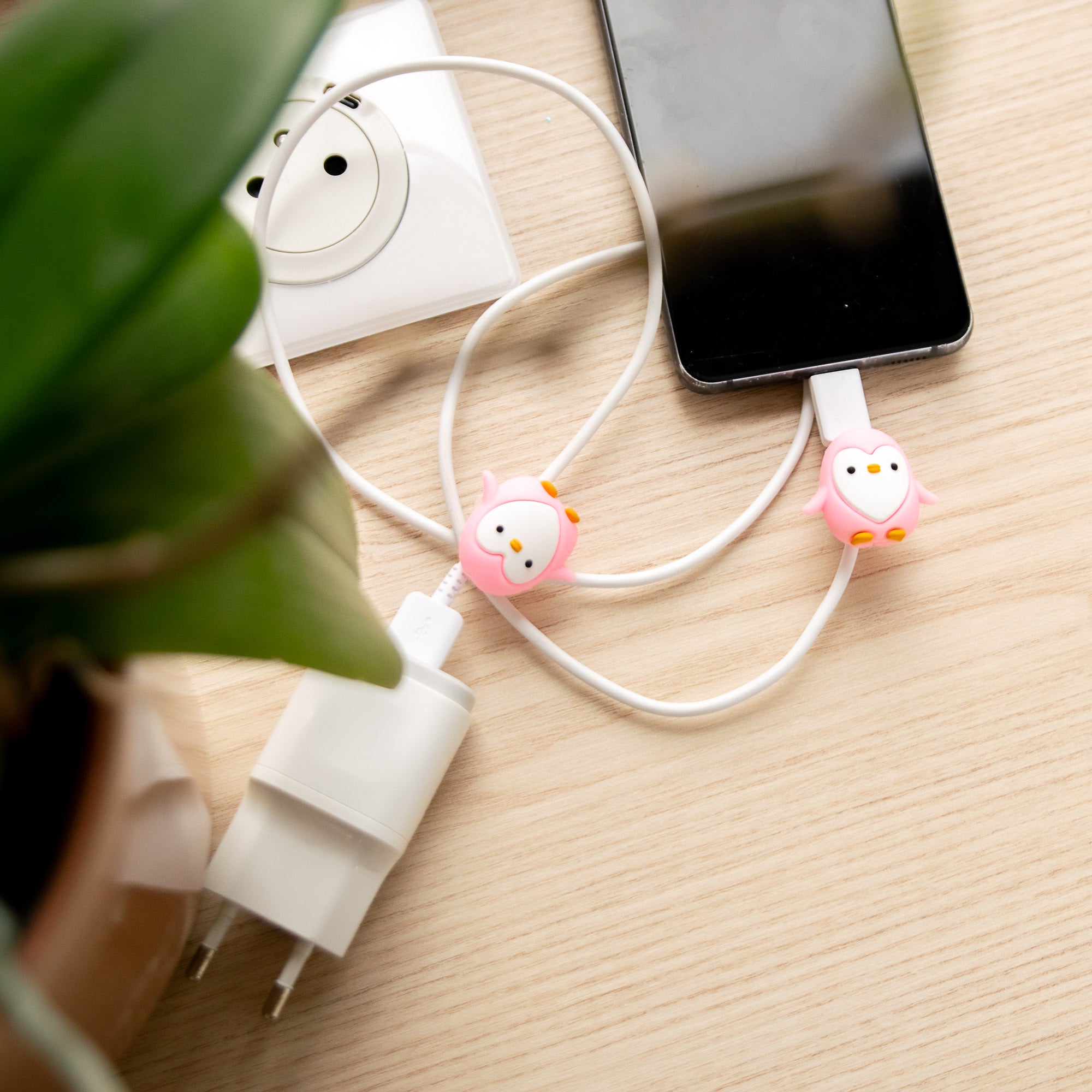 Kawaii Pinguin USB-Kabelschutz