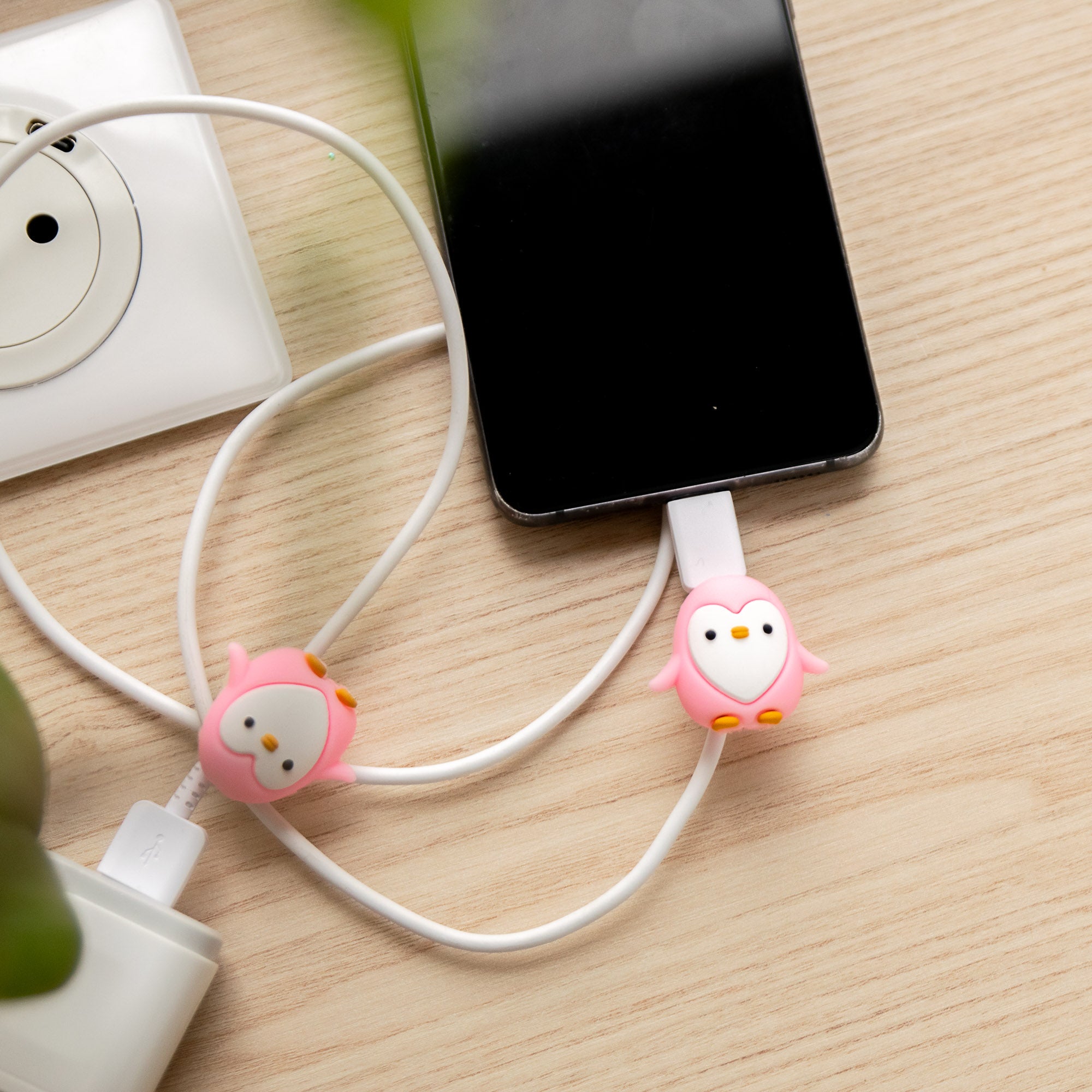 Kawaii Pinguin USB-Kabelschutz
