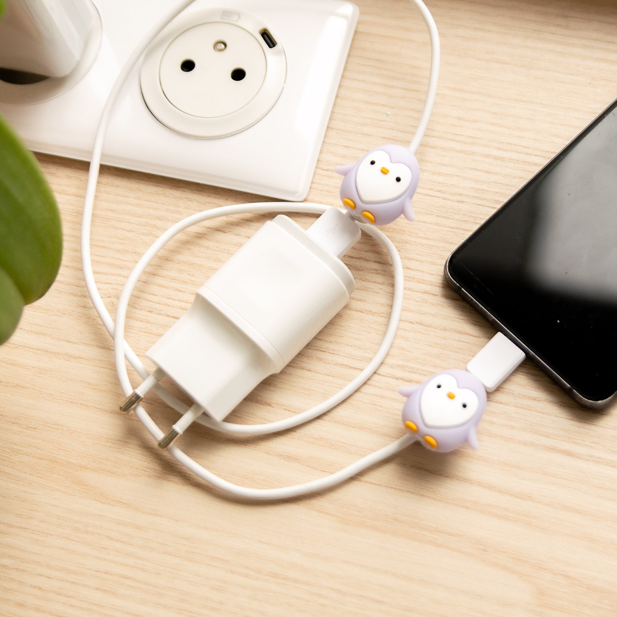 Kawaii Pinguin USB-Kabelschutz