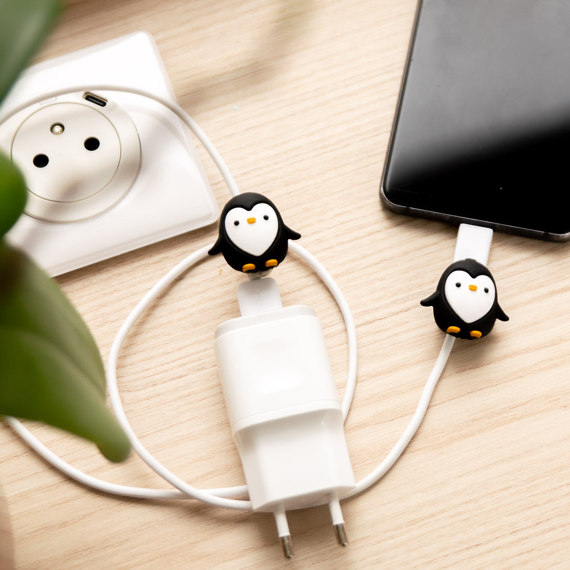 Kawaii Pinguin USB-Kabelschutz
