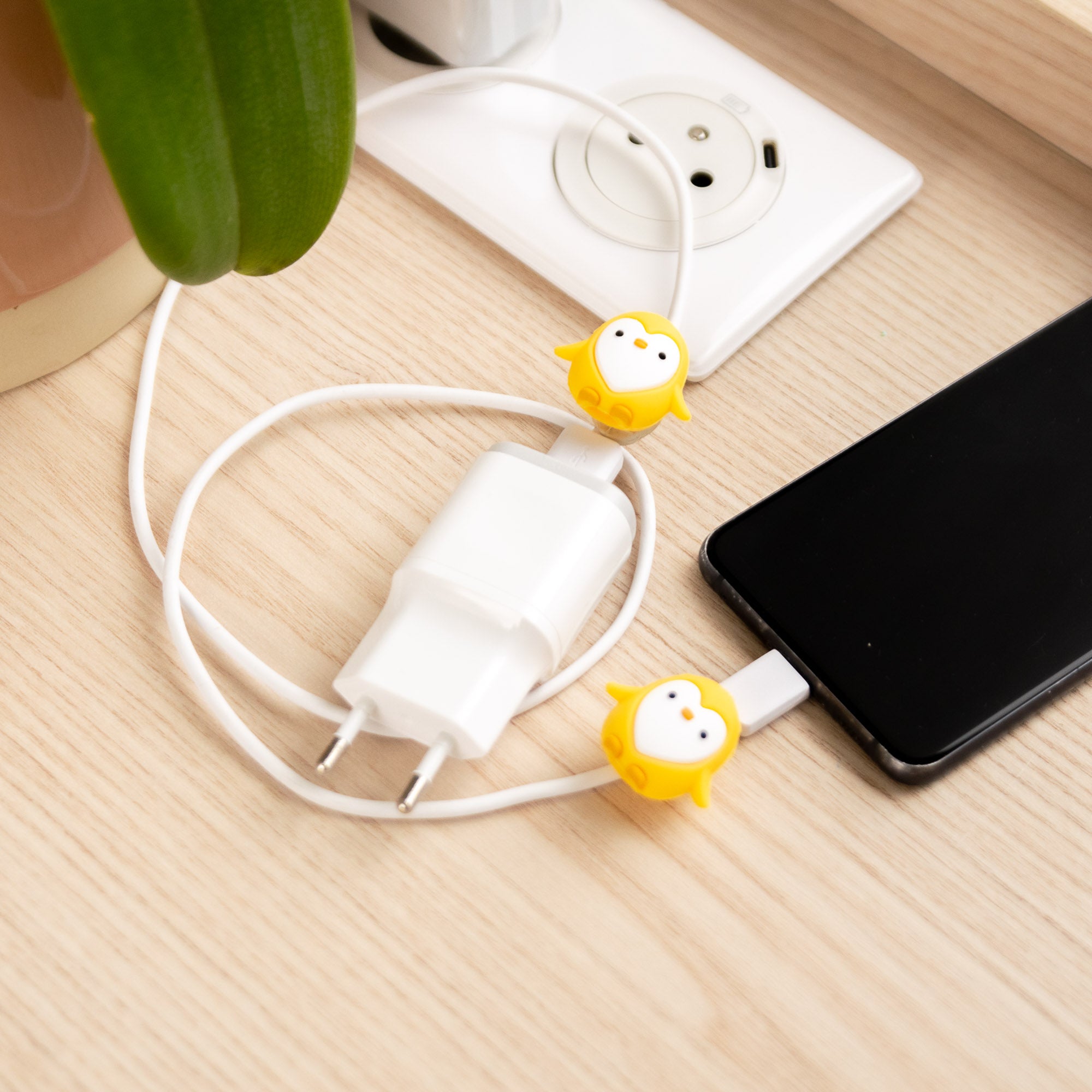 Kawaii Pinguin USB-Kabelschutz