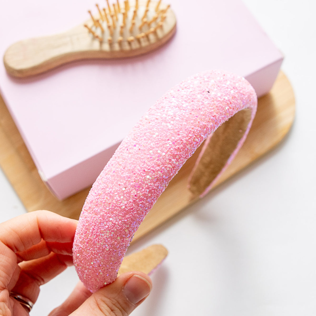 Pinkes glänzendes Stirnband