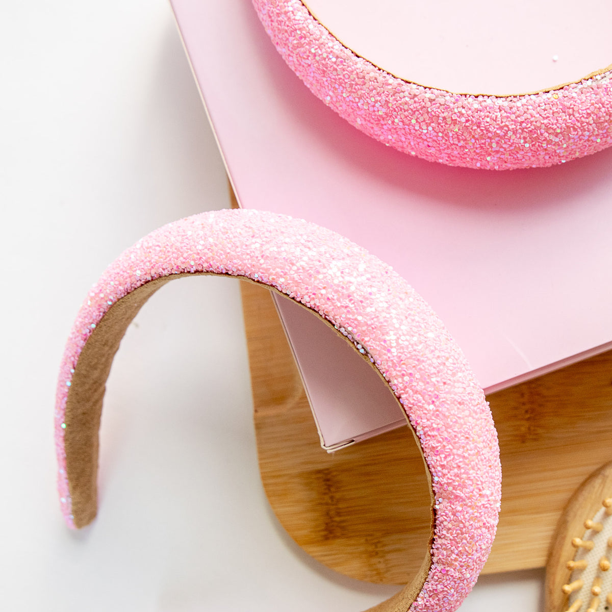 Pinkes glänzendes Stirnband