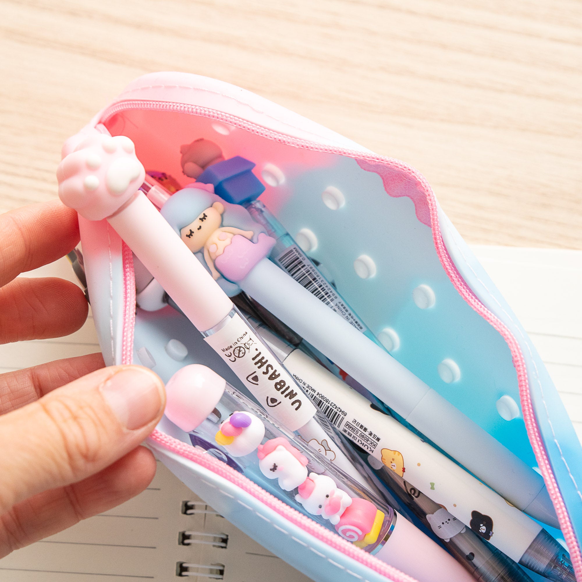 Trousse Fine en Silicone avec Charms